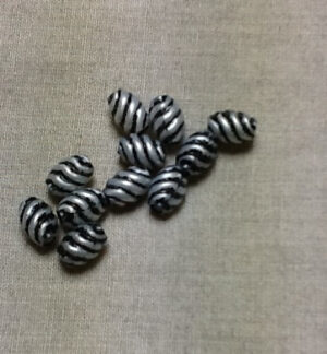 perle acrylique ovale spirale- (argent/noir)