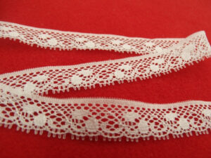 dentelle en ruban blanche
