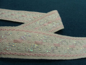 ruban fantaisie blanc garnit rose lurex