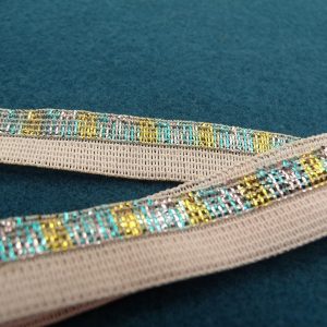 ruban fantaisie rose avec finition lurex multicolore