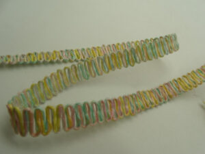 ruban fantaisie multicolore de couleur pastel en raphia