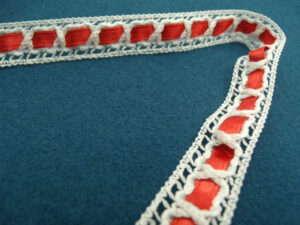 ruban fantaisie blanc et rouge