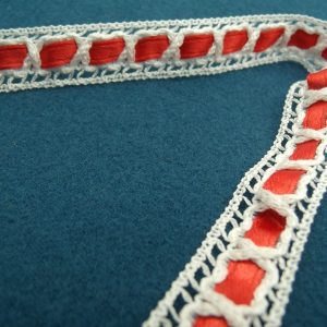 ruban fantaisie blanc et rouge