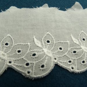 broderie anglaise blanche motif papillon 5 cm