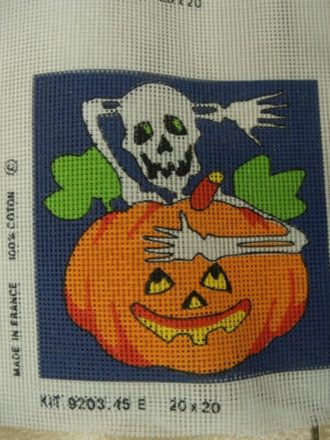 canevas motif HALLOWEEN TETE DE MORT - 20X20 cm