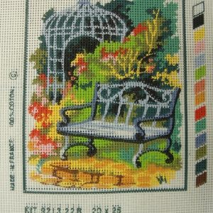 canevas motif ROMANCE BANC CAGE ET FLEURS20x25 cm