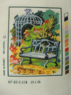 canevas motif ROMANCE BANC CAGE ET FLEURS20x25 cm