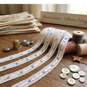 Ruban Brodé Entrelacé Satin avec Strass 20 mm