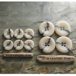 Lot de 6 boutons aspect marbré blanc cassé et veiné noir à 4 trous – 18 mm et 23 mm