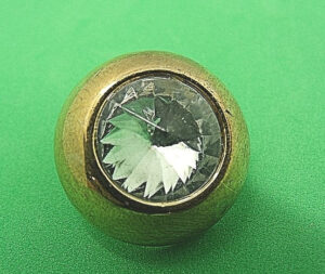Bouton bijou strass cerclé de métal doré
