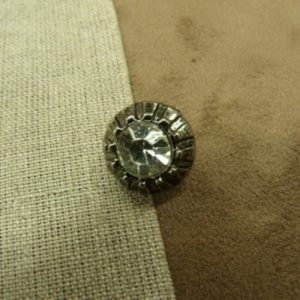 bouton à queue acrylique strass gris ,15 mm, très lumineux et résistant