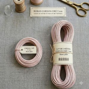 DESTOCKAGE : Cordon Ciré Rose Pâle – 2 mm – Vente à la coupe ou lot 5m