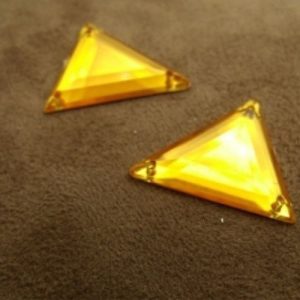 DESTOCKAGE – Strass Triangle Acrylique 26 mm – Rouge, Noir, Orange, Bleu, Argent – Lot 10, 20, 40