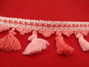 Ruban avec pompon- rose et rouge