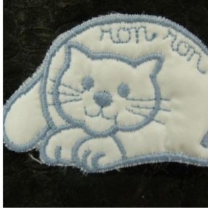 écusson à coudre - motif: CHAT RONRON- bleu ciel ,largeur 5,5cm sur hauteur 4,5cm
