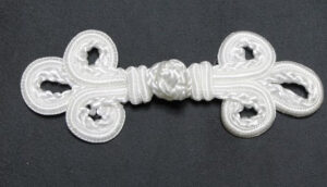 bouton brandebourg blanc