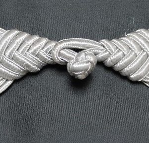 Bouton gris brandebourg