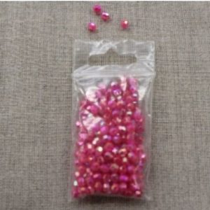 PERLES ACRYLIQUES A FACETTE rose fushia 4 MM