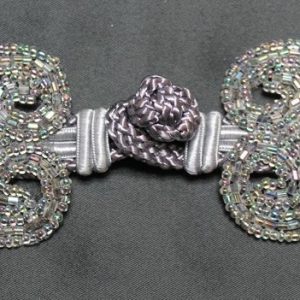 bouton brandebourg perlé