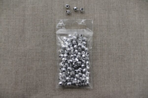 PERLES ACRYLIQUES A FACETTE 4 MM- argent