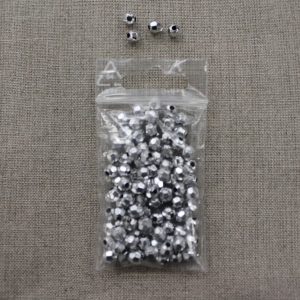 PERLES ACRYLIQUES A FACETTE 4 MM- argent
