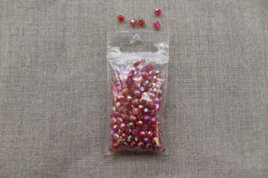 PERLES ACRYLIQUES A FACETTE 4 MM- rouge