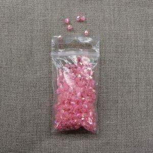PERLES ACRYLIQUES A FACETTE 4 MM- rose clair