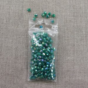 PERLES ACRYLIQUES A FACETTE 4 MM- vert
