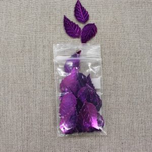SEQUIN en forme de feuille métallisée -violet