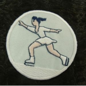 écusson thermocollant MOTIF: patineuse avec robe blanche diamètre: 5,5cm