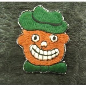 écusson thermocollant MOTIF: bonhomme souriant vert et marron largeur 3cm sur hauteur 5cm