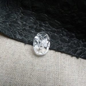 bouton ovale transparent a 2 trous ,: longueur 15 mm sur largeur 11 mm