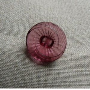 bouton acrylique bordeaux transparent,de belle qualité