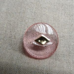 bouton acrylique à queue garnit métal rose transparent et or ,23 mm,de belle qualité