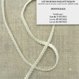 DESTOCKAGE : Galon à Sequins Blanc Cassé – Montage fil Argent – 5 mm – Lots 3m, 10m ou 20m