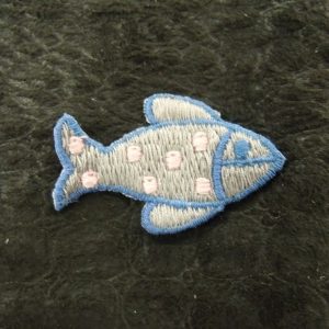 écusson à coudre- motif: POISSON gris bleu et rose