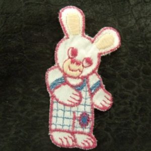 écusson thermocollant MOTIF:LAPIN rose et bleu au visage blanc largeur 3cm sur hauteur 5cm