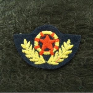 écusson thermocollant MILITAIRE Etoile & Palme jaune et rouge sur fond noir largeur 4,5 cm / hauteur 3 cm