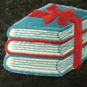écusson thermocollant motif: LIVRES bleu et rouge largeur 5 cm / hauteur 4,5cm
