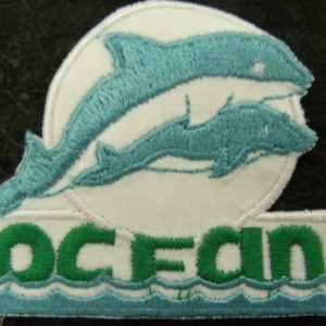 écusson thermocollant motif DAUPHIN OCEAN vert largeur 5 cm / hauteur 6,5 cm