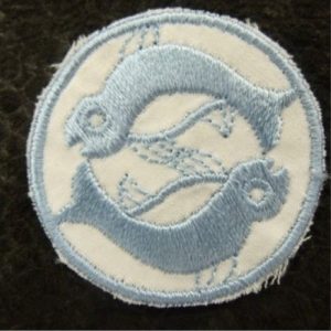 écusson thermocollant motif : DAUPHIN bleu ciel 4 cm