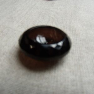 Bouton marron transparent a 2 trous