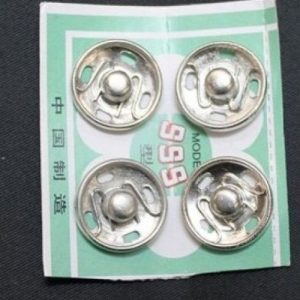 bouton pression de couleur argenté, diametre: 14 millimètre,vendu par sachet