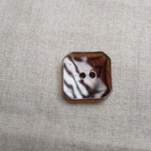 bouton carré acrylique à queue à 2 trous marron transparent 23 mm