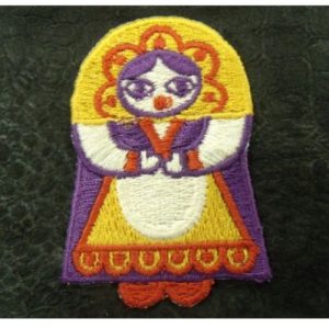 écusson à coudre- motif Poupée Russe multicolore,largeur 4 cm/ hauteur 6.5 cm