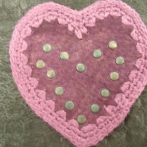 écusson à coudre- motif: COEUR RIVET OEILLET - rose , largeur 9,5 cm / hauteur 8 cm