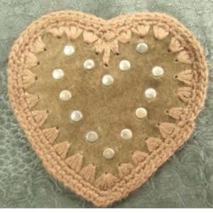 Ecusson à coudre- motif: CŒUR avec RIVET ŒILLET marron, largeur 9.5 cm / hauteur 8 cm