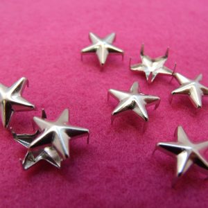 CLOUS 4 GRIFFES FORME ETOILE 10 MM