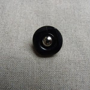 bouton acrylique garnit metal à queue noir,18 mm,de belle qualité
