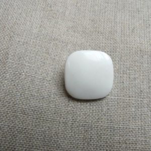 Bouton carré acrylique à queue blanc 17 mm